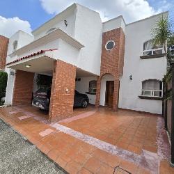 Casa en Venta cerca de Bulevar San Cristóbal, Guatemala