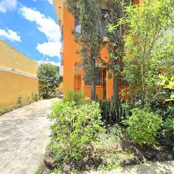 Casa grande en Venta en San Cristóbal y 2 Apartamentos