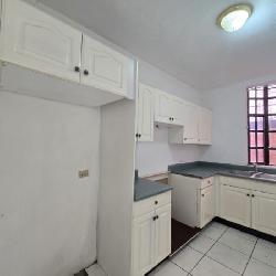 Casa en Renta Zona 16 Guatemala, afuera de garita