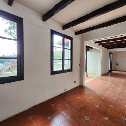 Casa Amplia en Venta Zorzoyá San Lucas Sacatepéquez