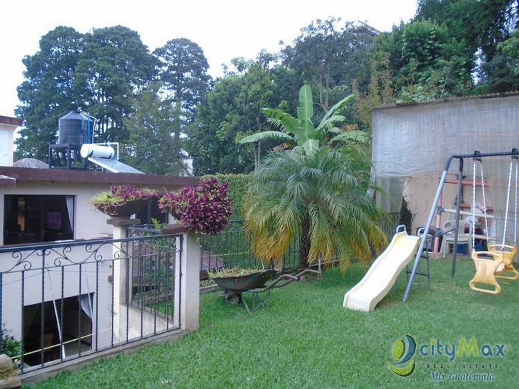 Casa en Venta Zona 16 Afuera de Garita, amplia y jardín