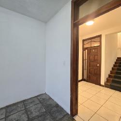 Casa en Renta Zona 16 Guatemala, afuera de garita