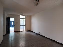 Casa en Renta Zona 16, Colonia Lourdes, con garita