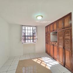 Casa en Renta Zona 16 Guatemala, afuera de garita