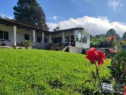 Casa en Venta en las afueras de Santiago Sacatepequez !