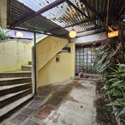 Casa en Venta Zona 11 Mariscal, con 3 apartamentos