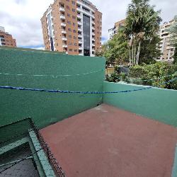 Casa en Venta en Zona 10 a dos cuadras Diagonal 6