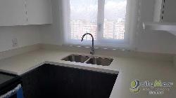 Apartamento en renta zona 10 amplio balcon