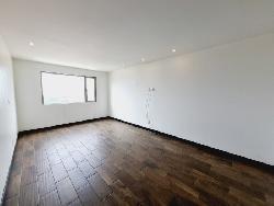 Apartamento en Renta en zona 10 a una cuadra Diagonal 6