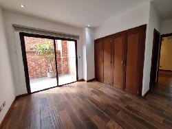 Apartamento en renta tipo casa en zona 15 VH1