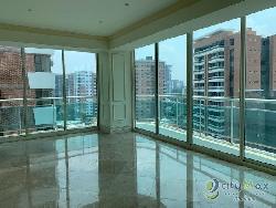 Apartamento en renta en zona 14 en nivel alto