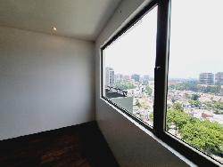 Apartamento en Renta en zona 10 a una cuadra Diagonal 6