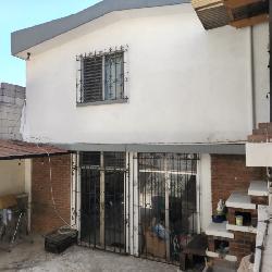 Venta de casa en Colonia Miraflores Sur zona 11