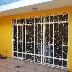 Casa fuera de garita en RENTA zona 12 La Reformita