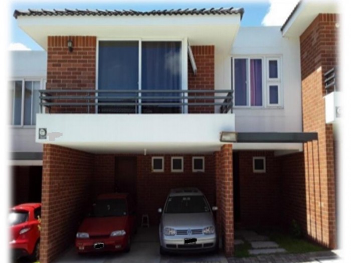 Casa en condominio en venta zona 17