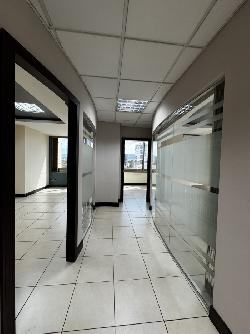 Oficina en Venta Zona 10