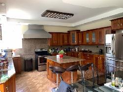 Casa en Venta en Jacarandas de Cayalá zona 15