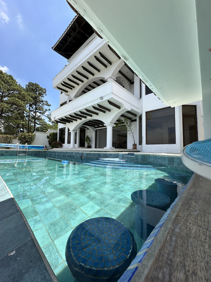VENTA de Casa Luxury Altos de Monte Bello CAES km 9.5
