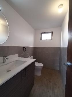 Renta de Apartamento zona 10 Nivel Alto