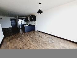 Apartamento en Renta en zona 10 a una cuadra Diagonal 6