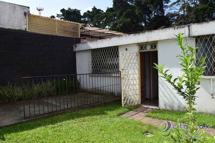 CASA EN RENTA PARA OFICINAS EN ZONA 16 BLVD. LA MONTAÑA