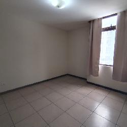 Apartamento en Venta en céntrico edificio zona 9