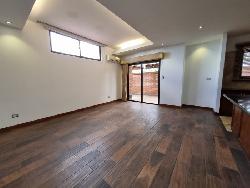 Apartamento en renta tipo casa en zona 15 VH1