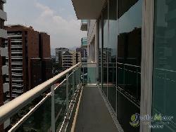 Apartamento en renta en zona 14 en nivel alto