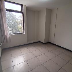 Apartamento en Venta en céntrico edificio zona 9