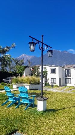 Casa Amueblada en RENTA Residencial cercano a Antigua