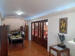 Se vende casa en residencial cercano a Antigua G.