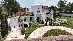 Exclusiva Casa en Venta Cayala Zona 16