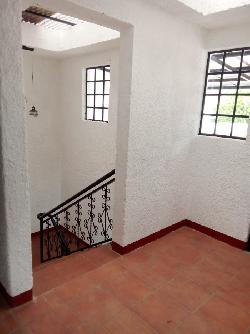 Amplia Casa en Venta en Las Hojarascas, Mixco