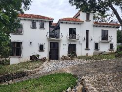 Casa Amueblada en Exclusivo Condominio en la Antigua