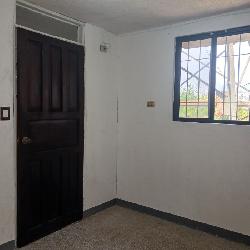 Rento Amplia casa en Paisajes de San Cristóbal 1
