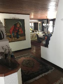 VENDO HERMOSA CASA EN ZONA 16 CERCA DE EMBAJADA AMERICA