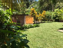 VENDO HERMOSA CASA EN ZONA 16 CERCA DE EMBAJADA AMERICA