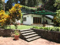 VENDO HERMOSA CASA EN ZONA 16 CERCA DE EMBAJADA AMERICA