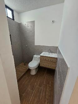 Vendo Casa Nueva en Residencial de Zona 16 Guatemala