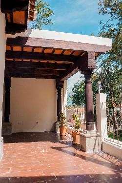 CASA EN VENTA EN ANTIGUA GARDENS / GRANADA / ALOTENANGO