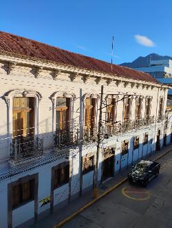 Casa en 2 nivel esquina 