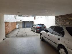 Amplio terreno en venta con construcción para demoler