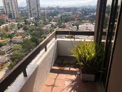 Apartamento en nivel alto en venta zona 15, remodelar