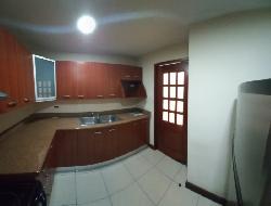 Apartamento en renta  en zona 10 cerca de 20 calle