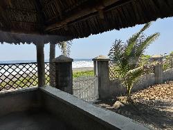 Casa-Terreno en Venta frente a la Playa en Monterrico