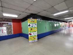 Alquilo local en Centro Comercial ubicado en zona 5