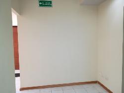 En renta Oficina Tabicada en Zona 10 