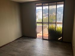 Apartamento en nivel alto en venta zona 15, remodelar