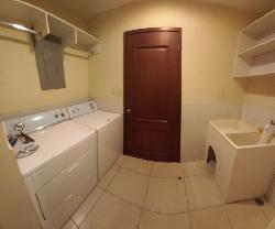 Apartamento en renta  en zona 10 cerca de 20 calle