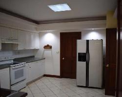 Alquiler Apartamento Amueblado zona 10 Guatemala